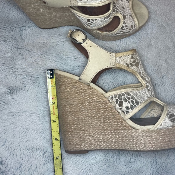 Lucky brand 5 inch wedges - size 7 1/2 - Picture 4 of 4